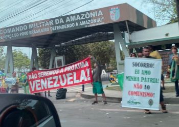 Rodovias são liberadas, mas manifestantes permanecem em frente ao CMA