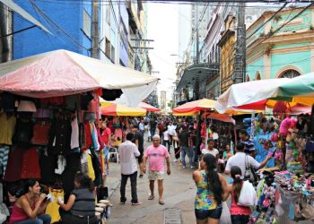 Confira o funcionamento do comércio no feriado