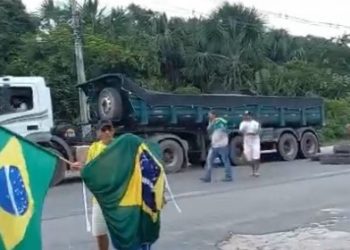 Bloqueios nas rodovias preocupam setor de alimentos e do varejo
