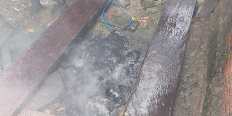 Surrou e queimou as roupas da ex-namorada por não aceitar o fim