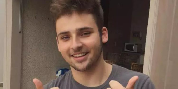 Na tentativa de fazer uma self, jovem médico cai de sacada do 3º andar e morre