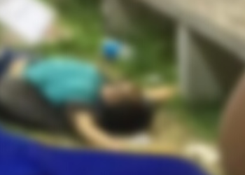 Caminhando em praça jovem é morto a tiros por criminosos em moto