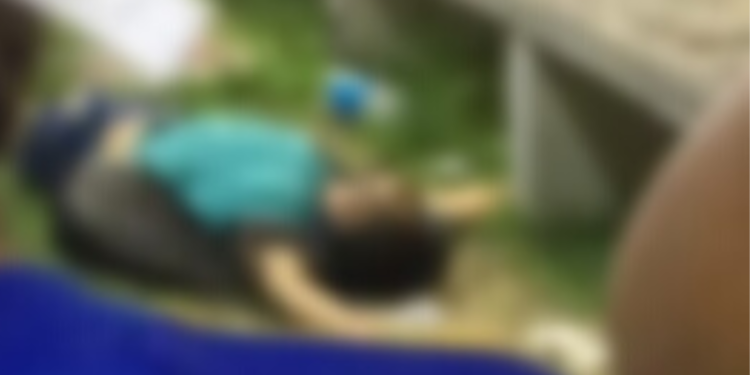 Caminhando em praça jovem é morto a tiros por criminosos em moto