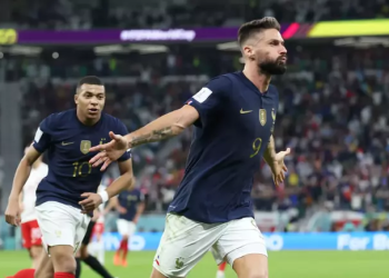 Em dia de recorde para Giroud e 2 gols de Mbappé, França passa pela Polônia e está entre as 8 melhores da Copa