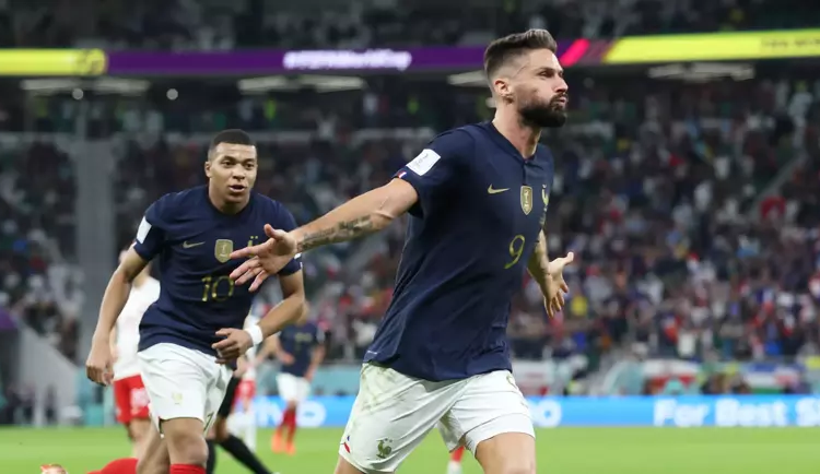 Em dia de recorde para Giroud e 2 gols de Mbappé, França passa pela Polônia e está entre as 8 melhores da Copa