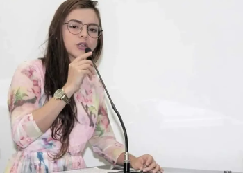 VÍDEO: Justiça devolve mandato de vereadora e confusão generalizada toma conta da câmara
