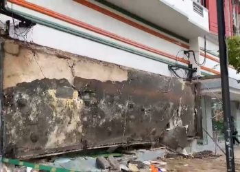 Loja Shop do Pé é saqueada durante temporal no Centro de Manaus