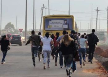 Correr atrás de ônibus pode prolongar a vida, diz estudo