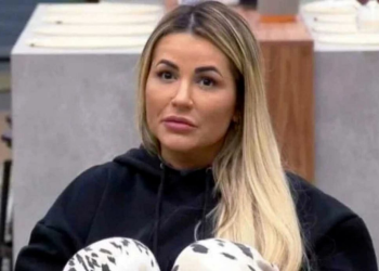 Deolane desiste de A Fazenda após pressão da família