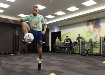 Neymar ainda é dúvida para oitavas, diz médico da seleção