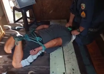 Polícia salva avô que ia morrer no lugar do neto no ‘tribal do crime’; veja vídeo