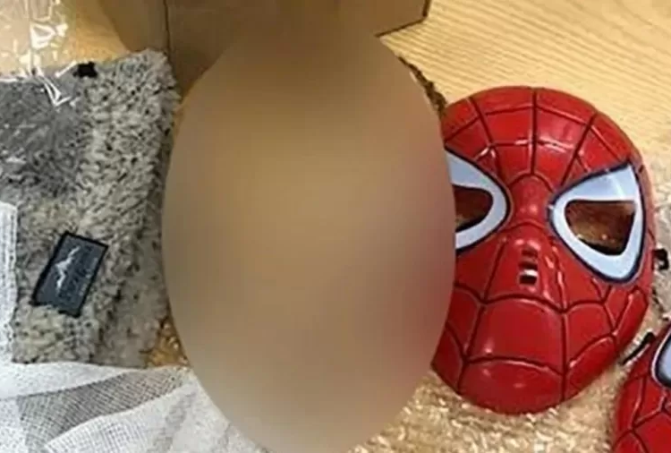 Cabeça de criança decapitada é enviada pelo correio com máscara do Homem-Aranha