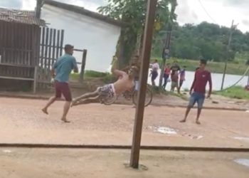 Na hora da ‘voadora’, homem erra o alvo e quebra cabeça no Amazonas