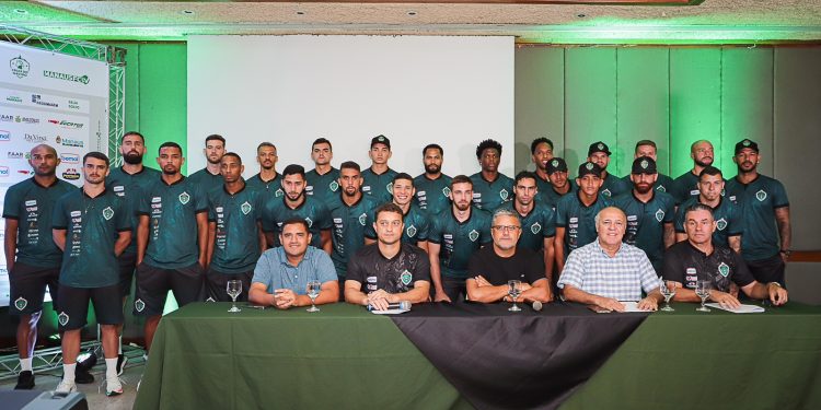 Manaus apresenta elenco com 25 jogadores para o decênio