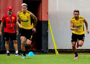 Com retorno de Everton Ribeiro e Pedro, Mengão realiza trabalho no CT