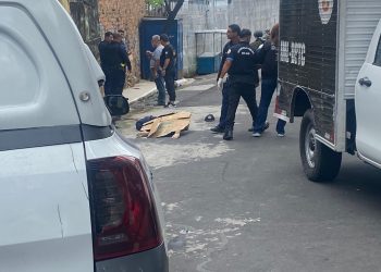 Morador de rua é morto com cinco tiros e colega fica ferido no Centro de Manaus