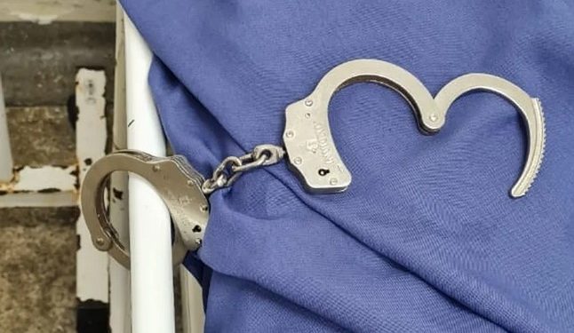 Esposa usa dispositivo para destravar algema e ajudar marido a fugir de hospital