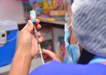 Início da dose de reforço contra a COVID-19 ao público de 5 a 11 anos