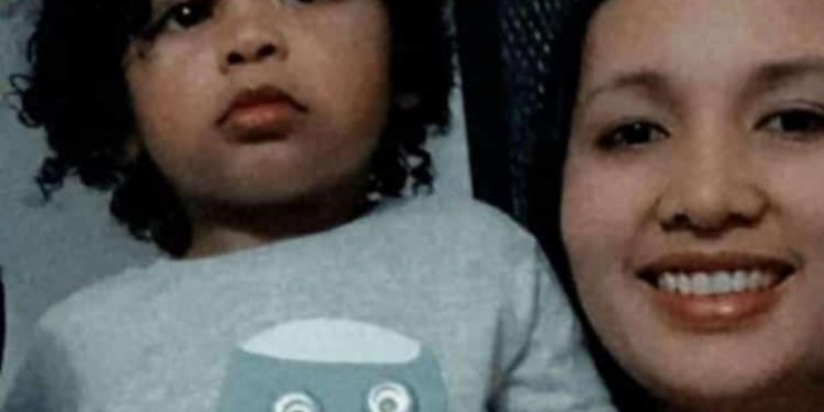 Aprendendo a dirigir, mulher atropela e mata mãe e filho de 2 anos