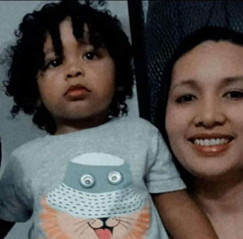 Aprendendo a dirigir, mulher atropela e mata mãe e filho de 2 anos