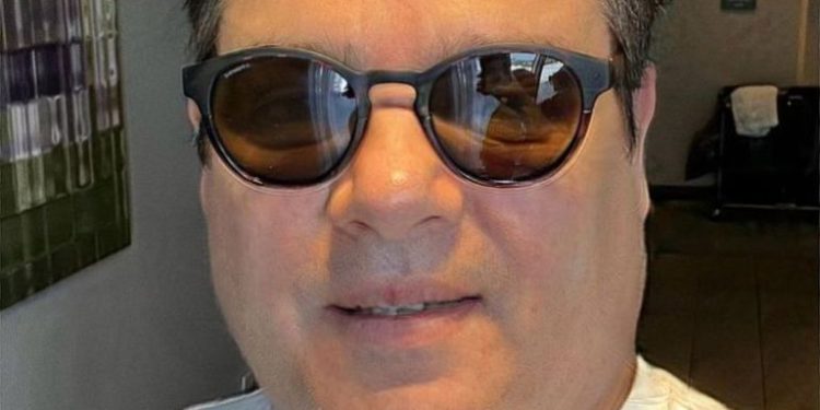 Celso Portiolli aparece com rosto inchado e brinca: ‘Três dias de férias’