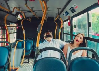 Casal que se conheceu no busão faz ensaio de casamento em terminal
