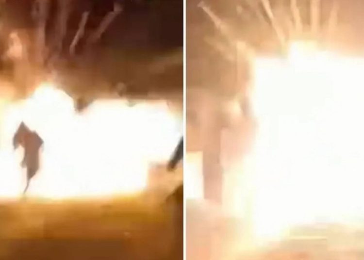 Turista morre após fogo de artifício ficar preso em roupa