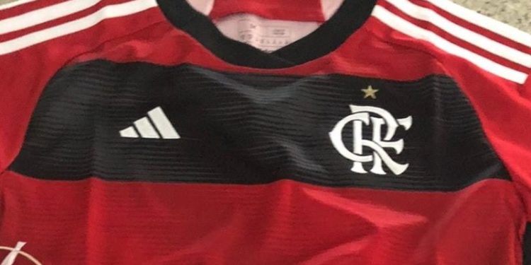 Veja a foto da nova camisa do Flamengo, modelo 2023
