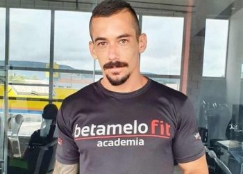 Instrutor de academia erra série e morre ao cair de cabeça