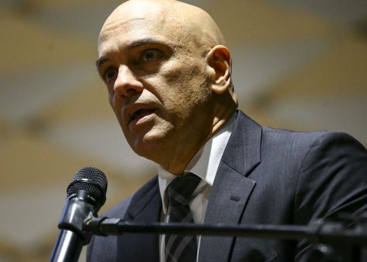 Moraes: quem financiou e incentivou atos golpistas será punido