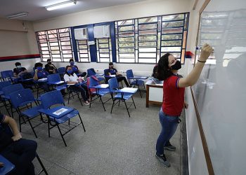 Piso nacional dos professores sobe para R$ 4.420,55