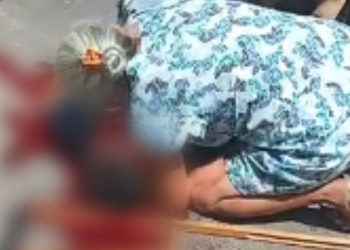 Vídeo: mãe se desespera ao ver filho de muleta morto a tiros