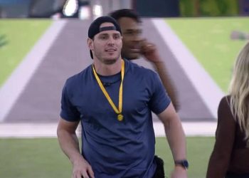 Pela segunda vez seguida, Gustavo ganha liderança e escapa do Paredão