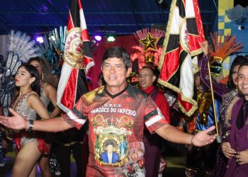 Dragões do Império faz homenagem a Bosquinho Poeta