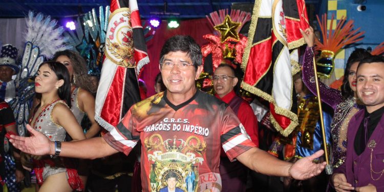 Dragões do Império faz homenagem a Bosquinho Poeta