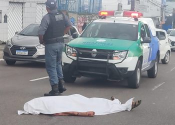 Idoso morre atropelado após motociclista ‘pular’ canteiro