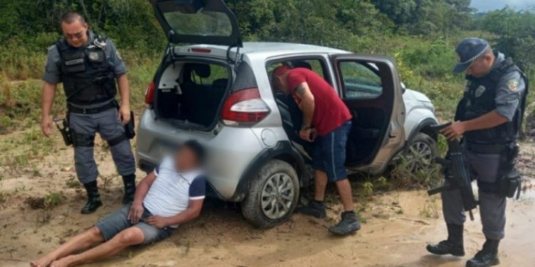 Motorista de aplicativo é sequestrado e colocado no porta-mala de carro