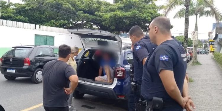 Passageira pula de carro de aplicativo após motorista mudar rota para levá-la “a um lugar bonito”