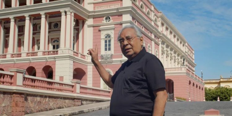 O velório do Amazonino Mendes vai ser no hall do Teatro Amazonas das 17 h de quinta-feira (16) às 6 horas da manhã de sábado (18).