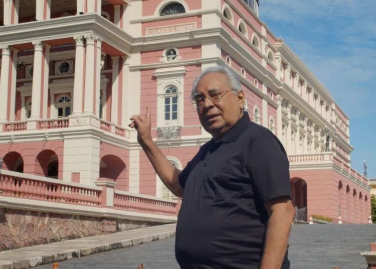 O velório do Amazonino Mendes vai ser no hall do Teatro Amazonas das 17 h de quinta-feira (16) às 6 horas da manhã de sábado (18).