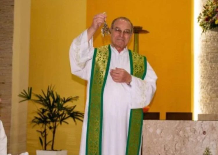 Após ser expulso da Igreja pelo Papa por suposto romance, ex-padre recorre decisão ao STF