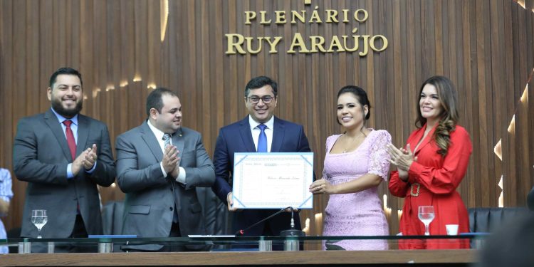 Governador recebe título de cidadão amazonense na Aleam