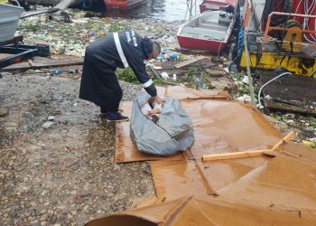 Bombeiros resgatam corpo de jovem que desapareceu após mergulhar no rio