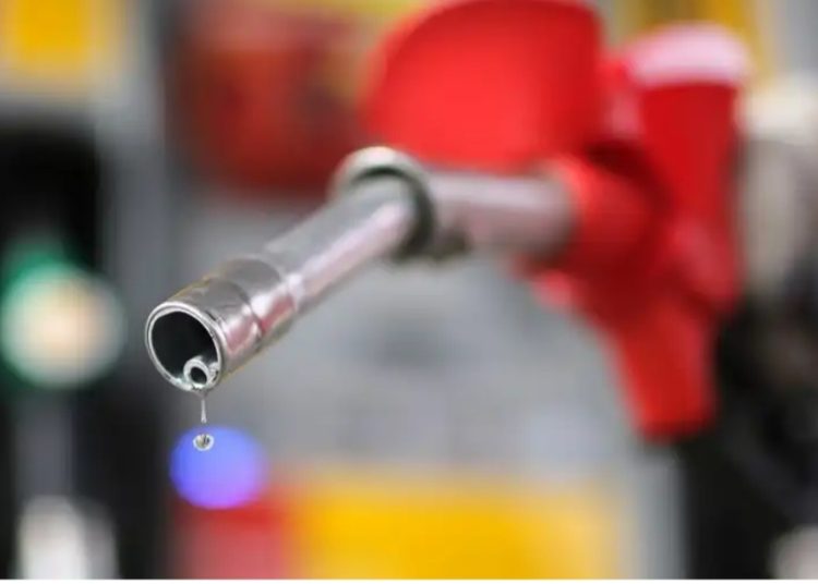 Gasolina mais cara do país é vendida pela refinaria em Manaus