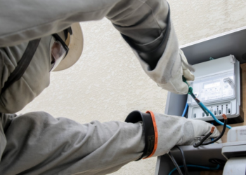 O ministro Barroso, do STF, suspendeu trecho de lei estadual do Amazonas que proíbe as empresas de distribuição de energia elétrica