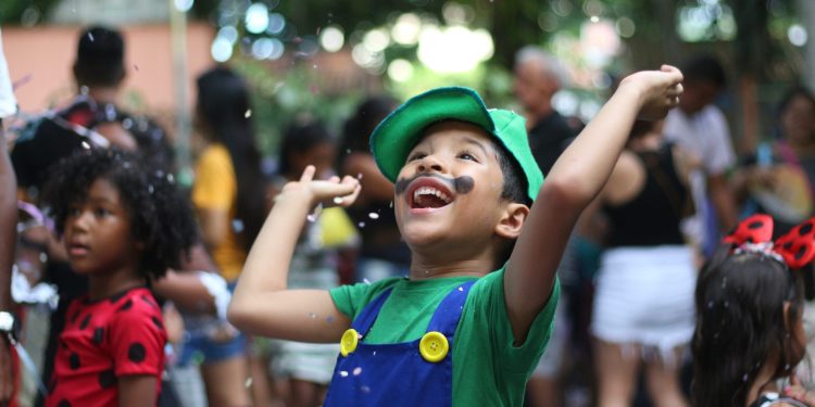 “Carnavalzinho” no Parque Cidade da Criança, no bairro Aleixo, zona Centro-Sul