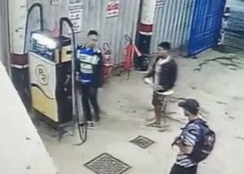 Vídeo: Frentista é ameaçado com faca durante assalto a posto de combustível
