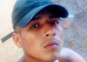 Supostamente ‘dividindo’ a mesma mulher irmão mata o outro a facadas