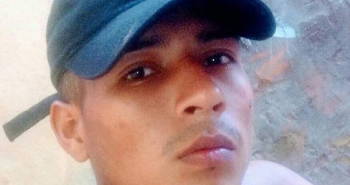 Supostamente ‘dividindo’ a mesma mulher irmão mata o outro a facadas