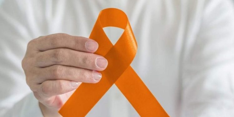 Fevereiro Laranja faz alerta à população sobre o tratamento e o diagnóstico precoce da Leucemia